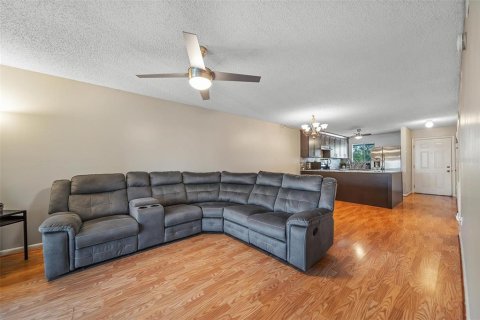 Condo in Bradenton, Florida, 2 bedrooms  № 1647682 - photo 15
