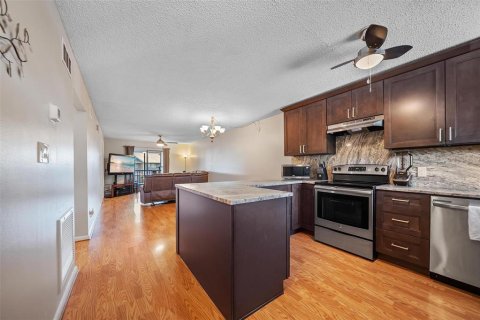 Condo in Bradenton, Florida, 2 bedrooms  № 1647682 - photo 10