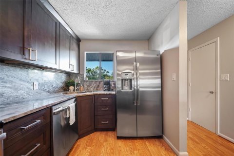 Condo in Bradenton, Florida, 2 bedrooms  № 1647682 - photo 12