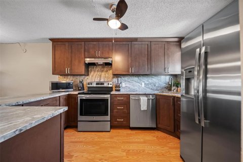 Condo in Bradenton, Florida, 2 bedrooms  № 1647682 - photo 11