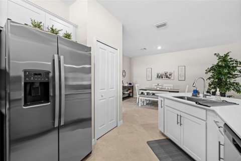 House in Punta Gorda, Florida 2 bedrooms, 144.93 sq.m. № 2396351 - photo 6
