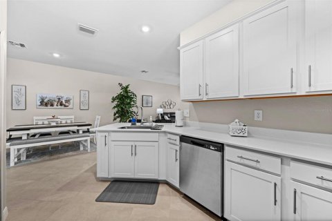 House in Punta Gorda, Florida 2 bedrooms, 144.93 sq.m. № 2396351 - photo 5