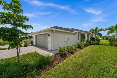 House in Punta Gorda, Florida 2 bedrooms, 144.93 sq.m. № 2396351 - photo 2