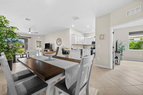 House in Punta Gorda, Florida 2 bedrooms, 144.93 sq.m. № 2396351 - photo 10
