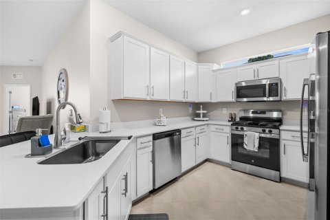House in Punta Gorda, Florida 2 bedrooms, 144.93 sq.m. № 2396351 - photo 3