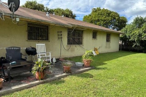House in Miami, Florida 4 bedrooms, 211.45 sq.m. № 1950768 - photo 8