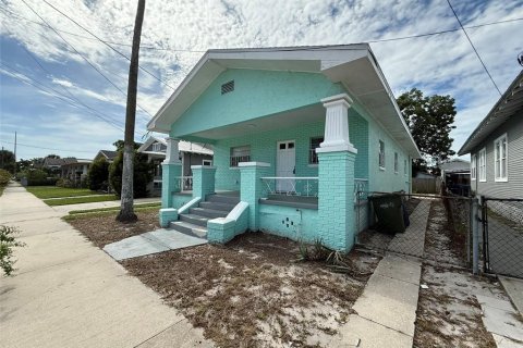 House in Tampa, Florida 3 bedrooms, 109.25 sq.m. № 1908888 - photo 2