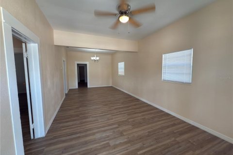House in Tampa, Florida 3 bedrooms, 109.25 sq.m. № 1908888 - photo 3
