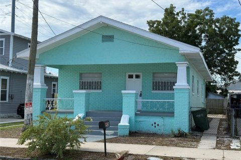House in Tampa, Florida 3 bedrooms, 109.25 sq.m. № 1908888 - photo 1