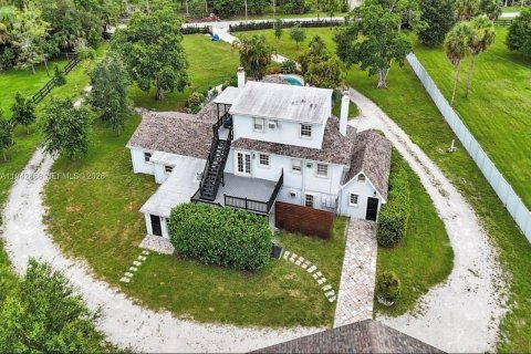 House in Wellington, Florida 5 bedrooms, 316.43 sq.m. № 2055037 - photo 3