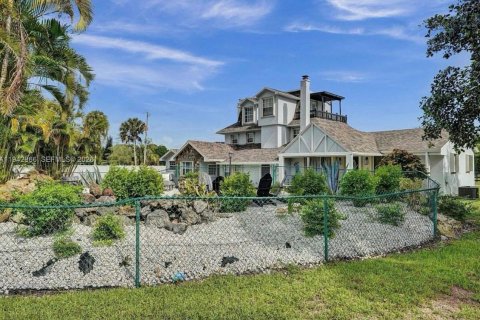 House in Wellington, Florida 5 bedrooms, 316.43 sq.m. № 2055037 - photo 10