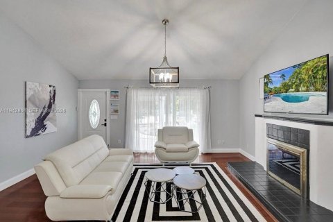 House in Wellington, Florida 5 bedrooms, 316.43 sq.m. № 2055037 - photo 17