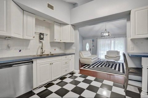 House in Wellington, Florida 5 bedrooms, 316.43 sq.m. № 2055037 - photo 21