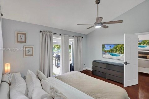 House in Wellington, Florida 5 bedrooms, 316.43 sq.m. № 2055037 - photo 14