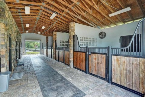 House in Wellington, Florida 5 bedrooms, 316.43 sq.m. № 2055037 - photo 29