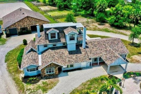 House in Wellington, Florida 5 bedrooms, 316.43 sq.m. № 2055037 - photo 11