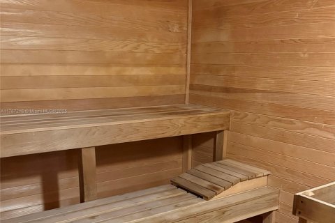 Condo in Miami, Florida, 1 bedroom  № 1713410 - photo 16