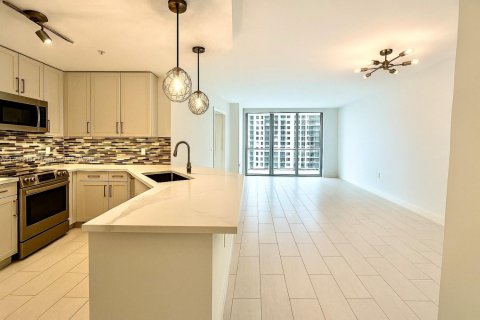 Condo in Miami, Florida, 1 bedroom  № 1713410 - photo 2