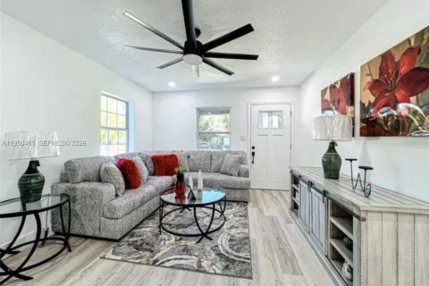 Casa en alquiler en Orlando, Florida, 4 dormitorios, 131.55 m2 № 2007161 - foto 10