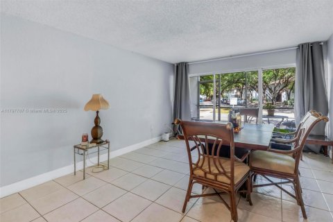 Condominio en venta en Sunrise, Florida, 2 dormitorios, 87.7 m2 № 1934877 - foto 2