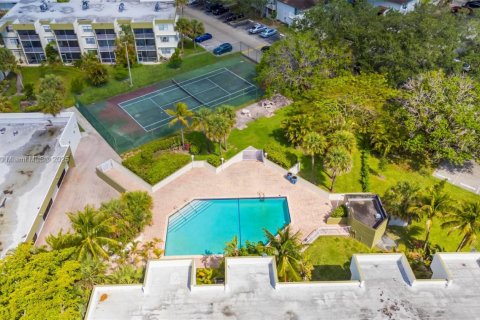 Condominio en venta en Sunrise, Florida, 2 dormitorios, 87.7 m2 № 1934877 - foto 23