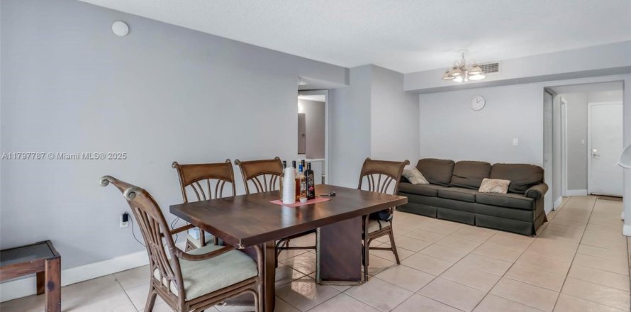 Condominio en Sunrise, Florida, 2 dormitorios  № 1934877