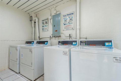 Condominio en venta en Sunrise, Florida, 2 dormitorios, 87.7 m2 № 1934877 - foto 27