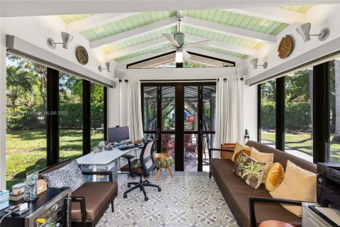 House in Coral Gables, Florida 2 bedrooms, 403.85 sq.m. № 1874973 - photo 8
