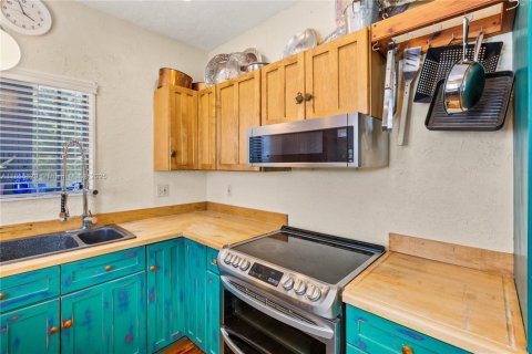 House in Coral Gables, Florida 2 bedrooms, 403.85 sq.m. № 1874973 - photo 14