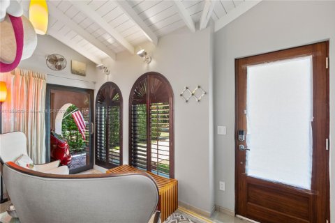House in Coral Gables, Florida 2 bedrooms, 403.85 sq.m. № 1874973 - photo 6