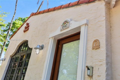 House in Coral Gables, Florida 2 bedrooms, 403.85 sq.m. № 1874973 - photo 29