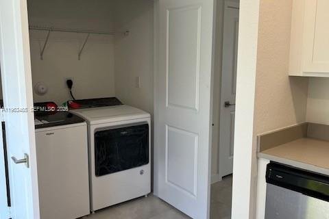 Adosado en alquiler en Florida City, Florida, 2 dormitorios, 112.23 m2 № 2025320 - foto 3