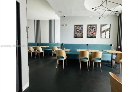 Propiedad comercial en venta en Miami, Florida № 1982300 - foto 4