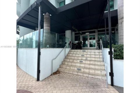 Propiedad comercial en venta en Miami, Florida № 1982300 - foto 3