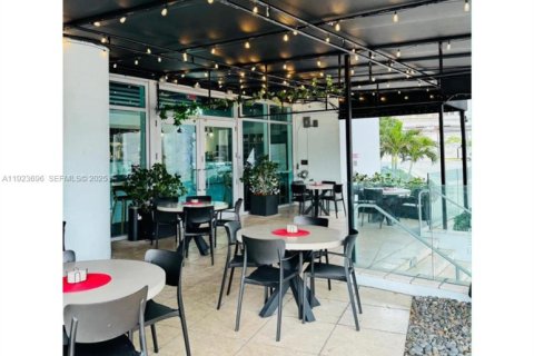 Propiedad comercial en venta en Miami, Florida № 1982300 - foto 1