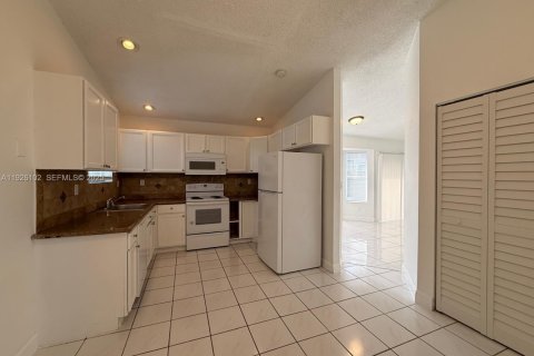 Casa en venta en Miramar, Florida, 2 dormitorios, 133.59 m2 № 1984669 - foto 3