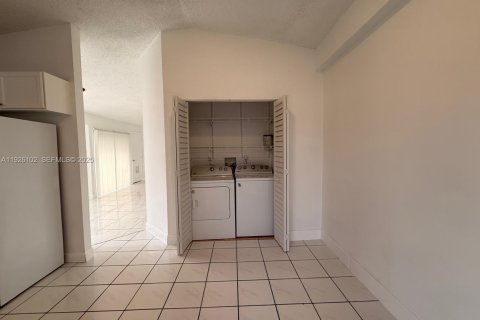 Casa en venta en Miramar, Florida, 2 dormitorios, 133.59 m2 № 1984669 - foto 4