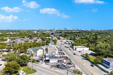 Immobilier commercial à vendre à Miami, Floride № 2081768 - photo 14