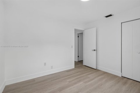 House in Pembroke Pines, Florida 4 bedrooms, 173.26 sq.m. № 1805936 - photo 26