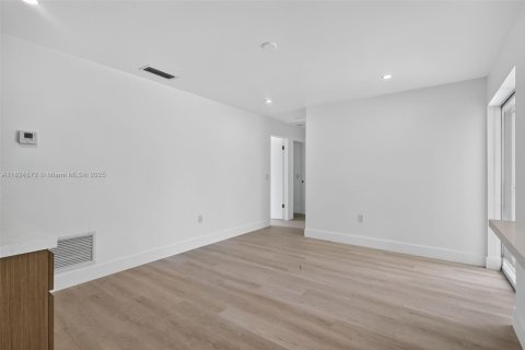House in Pembroke Pines, Florida 4 bedrooms, 173.26 sq.m. № 1805936 - photo 10