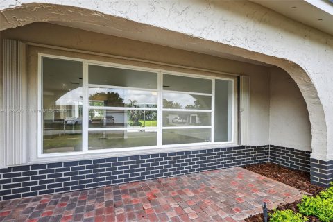 House in Pembroke Pines, Florida 4 bedrooms, 173.26 sq.m. № 1805936 - photo 3