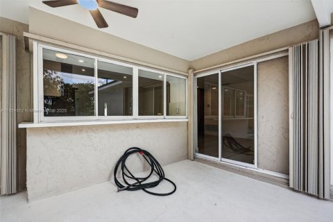 House in Pembroke Pines, Florida 4 bedrooms, 173.26 sq.m. № 1805936 - photo 29