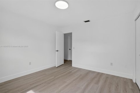 House in Pembroke Pines, Florida 4 bedrooms, 173.26 sq.m. № 1805936 - photo 22
