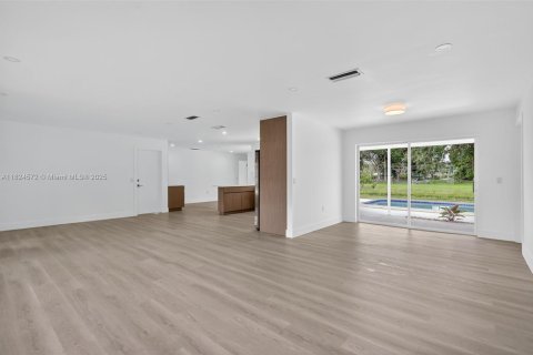 House in Pembroke Pines, Florida 4 bedrooms, 173.26 sq.m. № 1805936 - photo 5