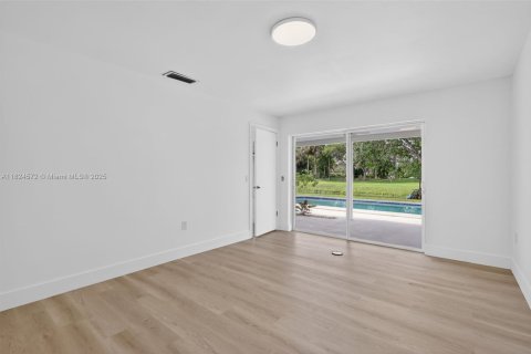House in Pembroke Pines, Florida 4 bedrooms, 173.26 sq.m. № 1805936 - photo 15