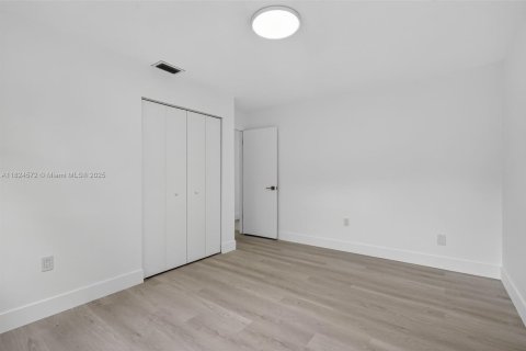 House in Pembroke Pines, Florida 4 bedrooms, 173.26 sq.m. № 1805936 - photo 24