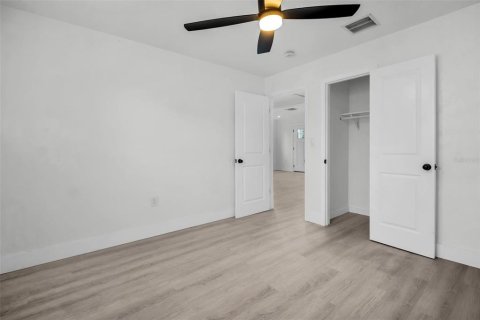 House in Saint Petersburg, Florida 3 bedrooms, 158.4 sq.m. № 2195727 - photo 12
