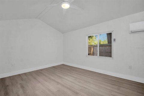 House in Saint Petersburg, Florida 3 bedrooms, 158.4 sq.m. № 2195727 - photo 25