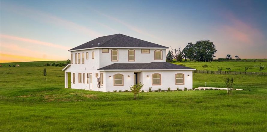 House in Morriston, Florida 4 bedrooms, 302.3 sq.m. № 1909744