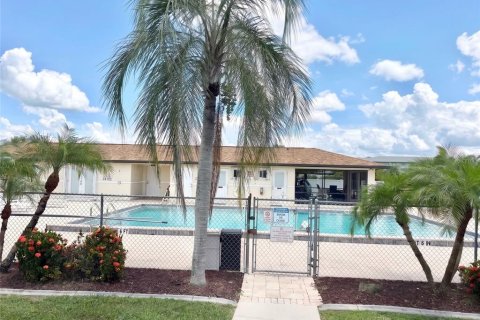 Condo in Punta Gorda, Florida, 2 bedrooms  № 2379258 - photo 23